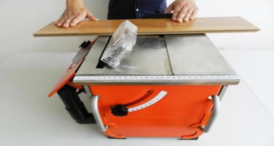 Sierra de madera contrachapada