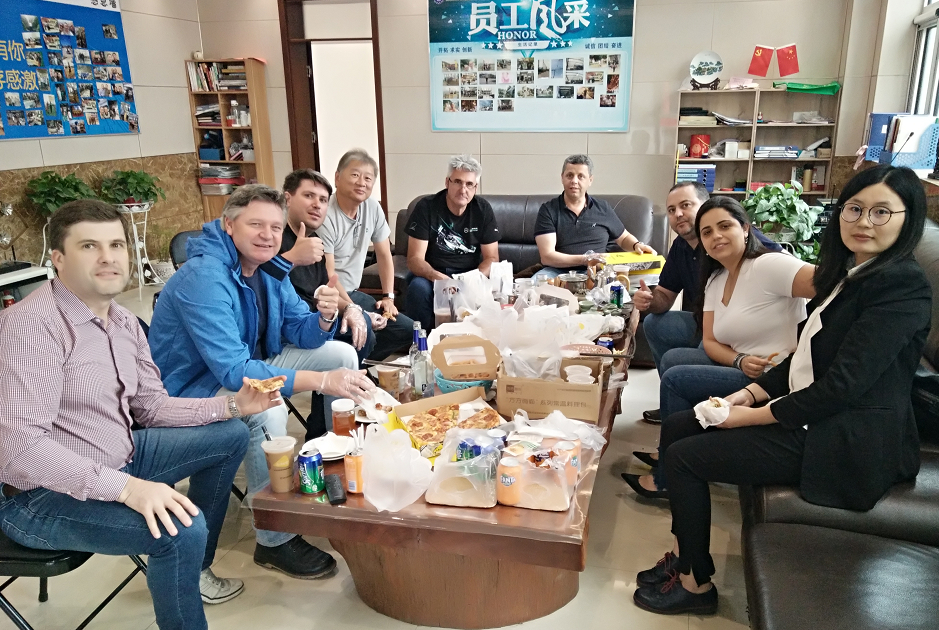 Cliente visita de brasil